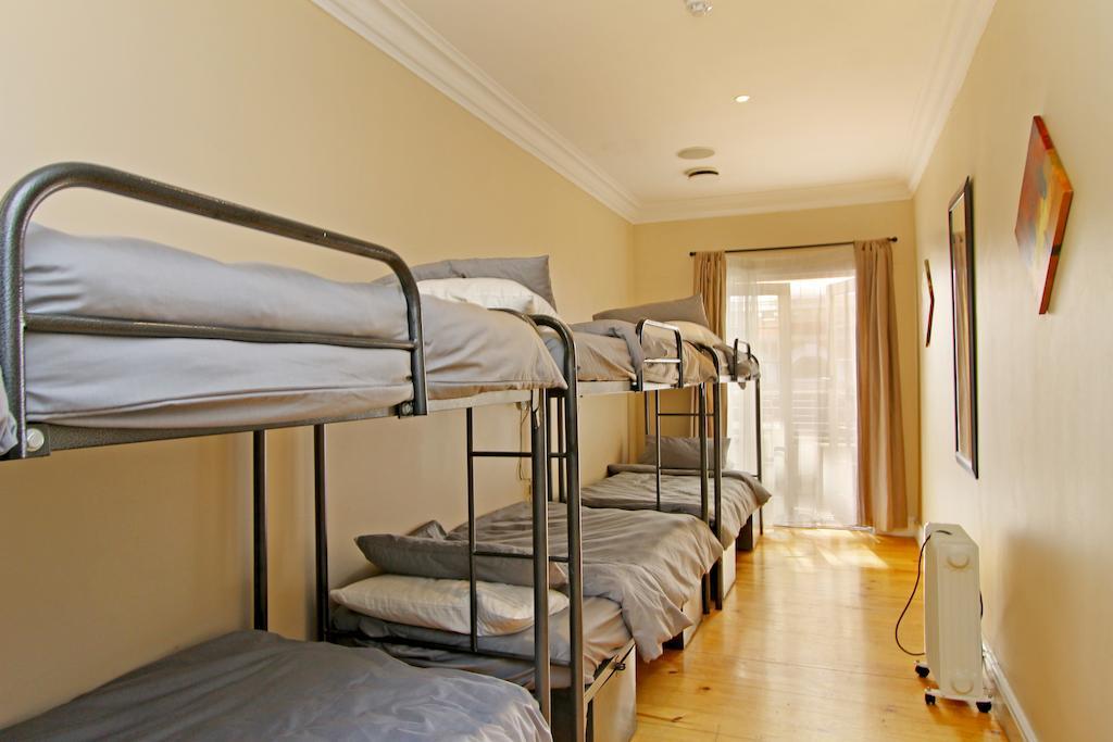 Forty8 Backpackers Hotel Cape Town Room photo